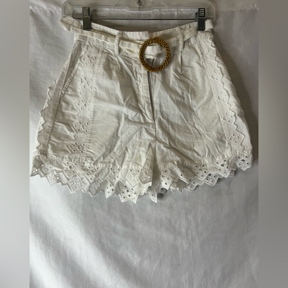 Topshop Women White Embroided
Shorts Size 2 Polyester